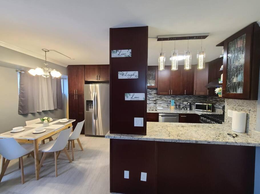 Lovely Condo 2 Bedrooms, 2 Bathrooms, Free 1 Parking At Waikiki Beach Honolulu Exterior photo