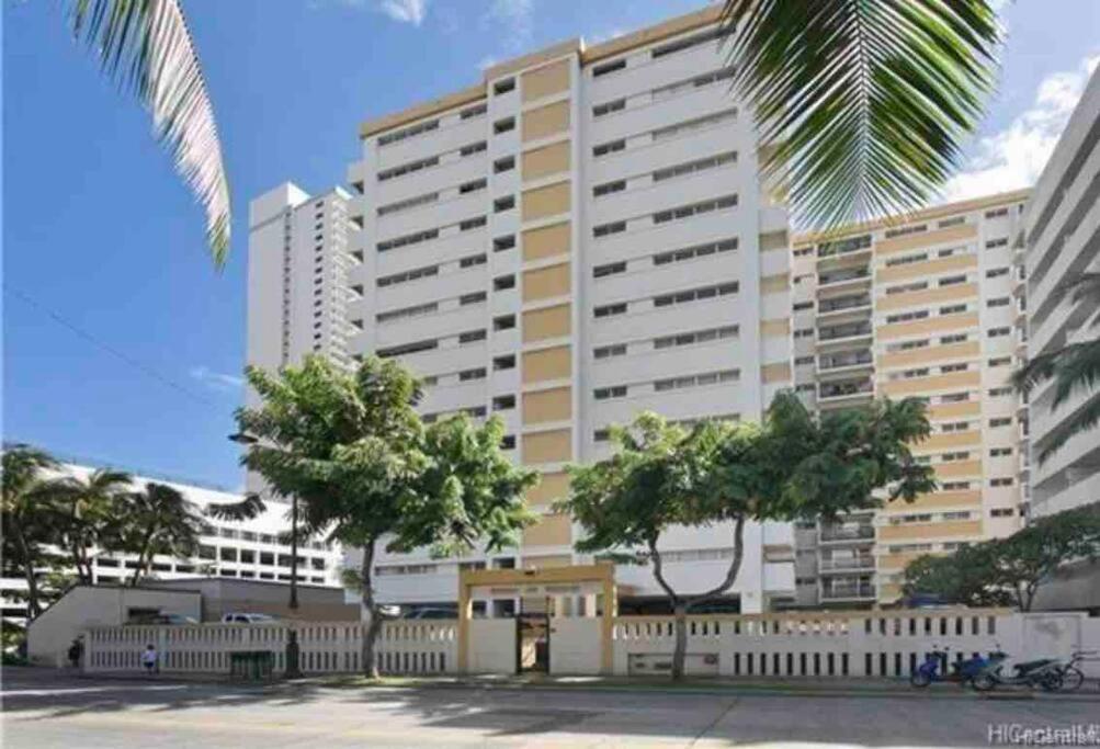 Lovely Condo 2 Bedrooms, 2 Bathrooms, Free 1 Parking At Waikiki Beach Honolulu Exterior photo