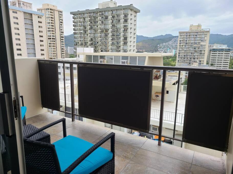 Lovely Condo 2 Bedrooms, 2 Bathrooms, Free 1 Parking At Waikiki Beach Honolulu Exterior photo